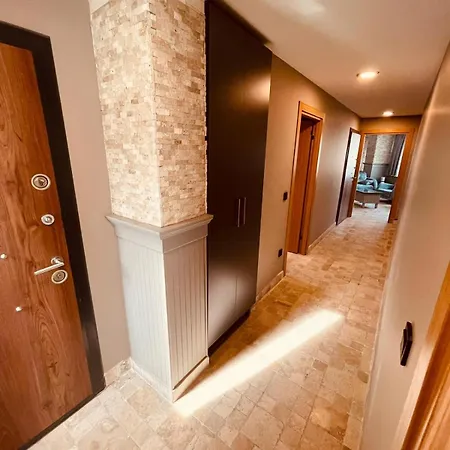 Country , Two Bedroom And Livingroom On Main Street